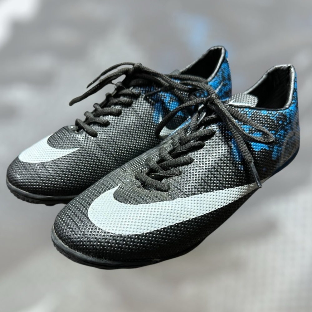Nike CR7 Mercurial Black/ Blue Boy’s Indoor Soccer Cleats Size 5.5 - Picture 2 of 6